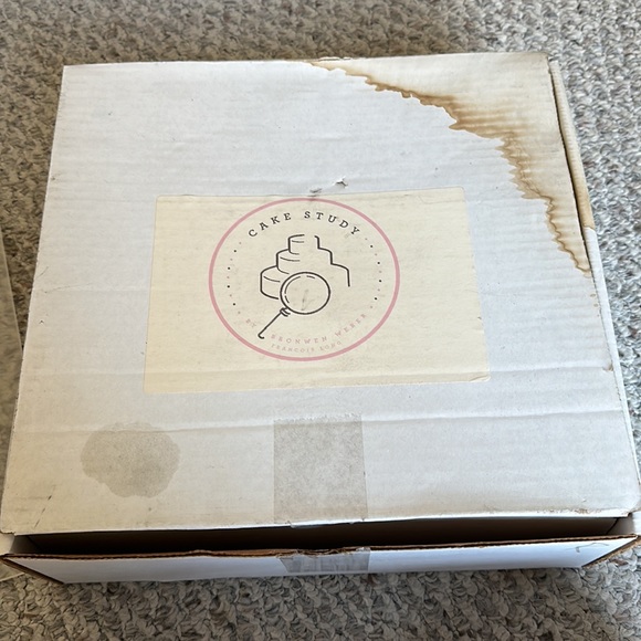 Topsy Turvy Cake Stand, rounded and squared cake. - Picture 7 of 9